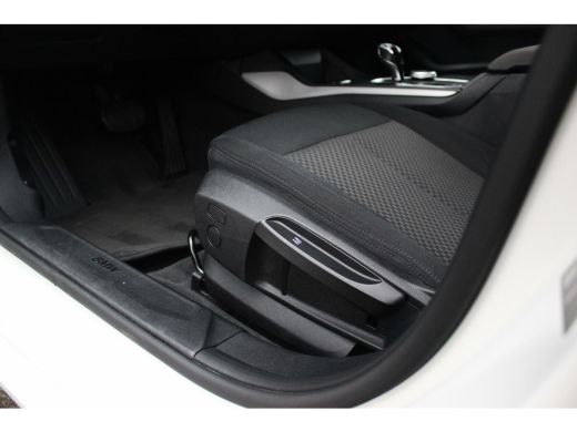 BMW 1-serie 118i F40 Executive Edition | Automaat | 1e eigenaar | NL auto | BTW auto | LED | Carplay | DAB | Sportstuur | Stoelverwarming | ➡️ ActivLease financial lease