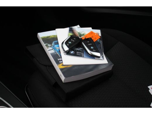 BMW 1-serie 118i F40 Executive Edition | Automaat | 1e eigenaar | NL auto | BTW auto | LED | Carplay | DAB | Sportstuur | Stoelverwarming | ➡️ ActivLease financial lease