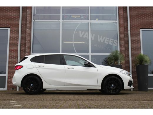 BMW 1-serie 118i F40 Executive Edition | Automaat | 1e eigenaar | NL auto | BTW auto | LED | Carplay | DAB | Sportstuur | Stoelverwarming | ➡️ ActivLease financial lease