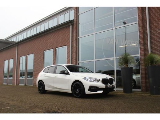 BMW 1-serie 118i F40 Executive Edition | Automaat | 1e eigenaar | NL auto | BTW auto | LED | Carplay | DAB | Sportstuur | Stoelverwarming | ➡️ ActivLease financial lease