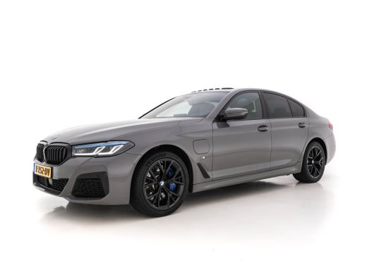 BMW 5 Serie 545e xDrive High Executive Edition M-Sportpack (INCL-BTW) Aut. *PANO | LASER-LED | HEAD-UP | ADAP... ActivLease financial lease