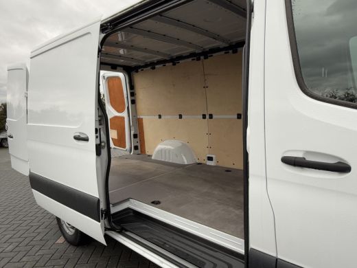 Mercedes Sprinter 314 CDI 143 PK RWD 3.5T / L2H1 / 1e EIG. / AIRCO / CRUISE / GEVEERDE STOEL ActivLease financial lease