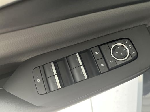 Toyota Prius 2.0 Plug-in Hybrid 220 Executive | Nieuw te bestellen | Private lease vanaf €441,- p.m.! ActivLease financial lease