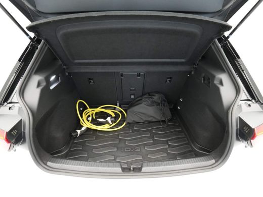 Volkswagen ID.3 Pro Edition 58 kWh Navigatie Camera Clima Stoelverwarming 243 ActivLease financial lease
