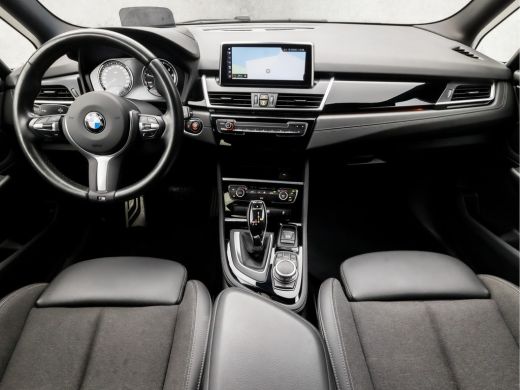 BMW 2 Serie Gran Tourer 218i M Sport Automaat (GROOT NAVI, M PAKKET, HEAD-UP DISPLAY, LEDER, SFEERVERLICHTING... ActivLease financial lease