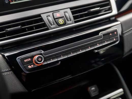 BMW 2 Serie Gran Tourer 218i M Sport Automaat (GROOT NAVI, M PAKKET, HEAD-UP DISPLAY, LEDER, SFEERVERLICHTING... ActivLease financial lease