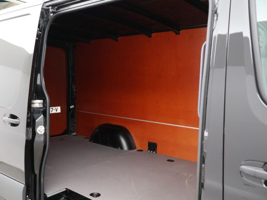 Mercedes Sprinter 319 3.0 CDI V6 190 PK AUT. L2H1 + 3500 KG TREKHAAK Mercedes-Benz Sprinter 319 3.0 CDI V9 190 PK A... ActivLease financial lease