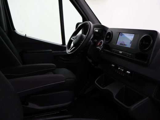 Mercedes Sprinter 319 3.0 CDI V6 190 PK AUT. L2H1 + 3500 KG TREKHAAK Mercedes-Benz Sprinter 319 3.0 CDI V9 190 PK A... ActivLease financial lease