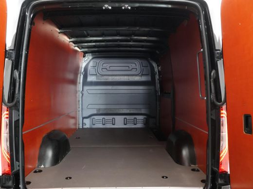 Mercedes Sprinter 319 3.0 CDI V6 190 PK AUT. L2H1 + 3500 KG TREKHAAK Mercedes-Benz Sprinter 319 3.0 CDI V9 190 PK A... ActivLease financial lease