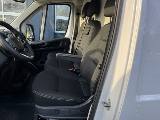 Peugeot Boxer 2.2 BlueHDi 120 S&S L2H1 3.0t | Airco | Camera | PDC V+A | Full led | Cruise control | DAB | ActivLease financial lease