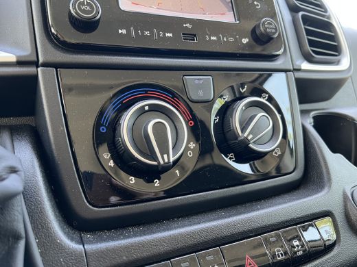 Peugeot Boxer 2.2 BlueHDi 120 S&S L2H1 3.0t |Laadruimte bekleed | Trekhaak | LED Laadruimte verlichting | | Air... ActivLease financial lease