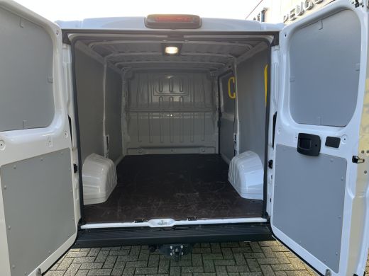 Peugeot Boxer 2.2 BlueHDi 120 S&S L2H1 3.0t | Airco | Camera | PDC V+A | Full led | Cruise control | DAB | ActivLease financial lease