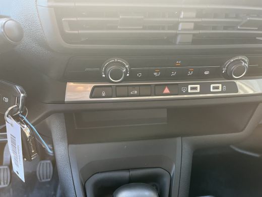 Peugeot Expert Peugeot 145Standaard| Parkeersensoren achter | Surround NAV pakket | Volwaardig reservewiel Peuge... ActivLease financial lease