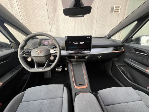 Seat Born Performance 63 kWh | 360 graden camera | Sennheiser | Stoelverwarming ActivLease financial lease