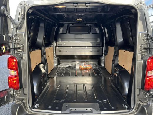 Toyota PROACE Electric Worker Challenger Extra Range L1 75 kWh Toyota PROACE Electric Worker Challenger Extra Range 75 kWh ActivLease financial lease