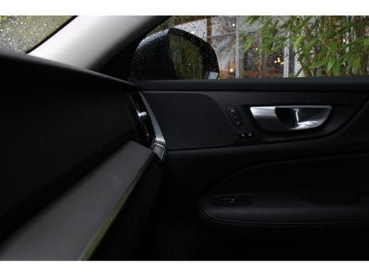 Volvo  V60 2.0 T6 Plug-in hybrid AWD Plus Dark | Stuur- en stoelverwarming | Pilot Assist | Memory Seats | A... ActivLease financial lease