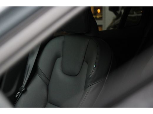 Volvo  V60 2.0 T6 Plug-in hybrid AWD Plus Dark | Stuur- en stoelverwarming | Pilot Assist | Memory Seats | A... ActivLease financial lease