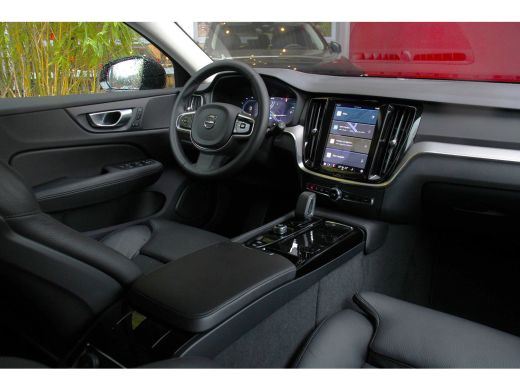 Volvo  V60 2.0 T6 Plug-in hybrid AWD Plus Dark | Stuur- en stoelverwarming | Pilot Assist | Memory Seats | A... ActivLease financial lease