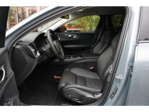 Volvo  V60 2.0 T6 Plug-in hybrid AWD Plus Dark | Stuur- en stoelverwarming | Pilot Assist | Memory Seats | A... ActivLease financial lease