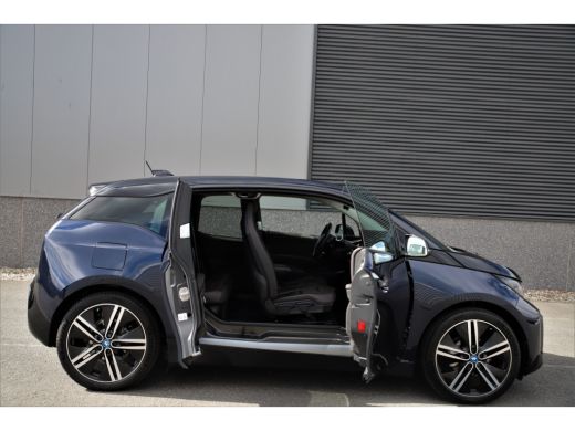 BMW i3 Executive 120Ah 42 kWh/Leder/H-Kardon/W-pomp/Camera/20"/3-fase ActivLease financial lease