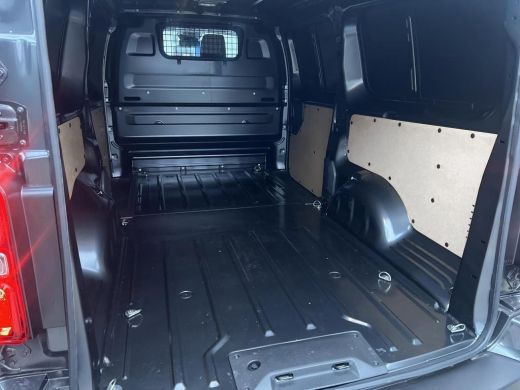 Toyota ProAce Long Worker 2.0 D-4D Professional 3zits | NIEUWE AUTO | Geheel rijklaarprijs | DIRECT RIJDEN | ActivLease financial lease