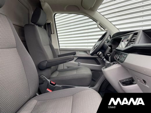 Volkswagen Transporter 2.0 TDI L2H1 28 110PK Sensoren Airco Navi Cruise Car-Play ActivLease financial lease