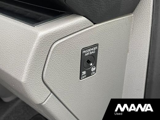 Volkswagen Transporter 2.0 TDI L2H1 28 110PK Sensoren Airco Navi Cruise Car-Play ActivLease financial lease
