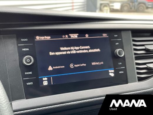 Volkswagen Transporter 2.0 TDI L2H1 28 110PK Sensoren Airco Navi Cruise Car-Play ActivLease financial lease
