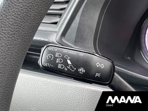 Volkswagen Transporter 2.0 TDI L2H1 28 110PK Sensoren Airco Navi Cruise Car-Play ActivLease financial lease