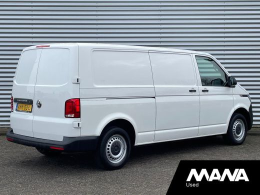 Volkswagen Transporter 2.0 TDI L2H1 28 110PK Sensoren Airco Navi Cruise Car-Play ActivLease financial lease