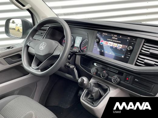 Volkswagen Transporter 2.0 TDI L2H1 28 110PK Sensoren Airco Navi Cruise Car-Play ActivLease financial lease