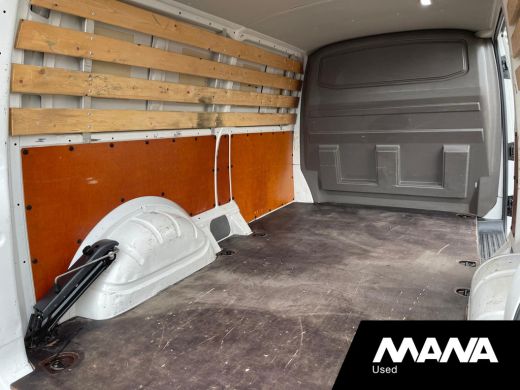 Volkswagen Transporter 2.0 TDI L2H1 28 110PK Sensoren Airco Navi Cruise Car-Play ActivLease financial lease