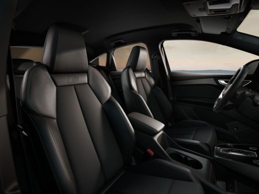 Audi Q4 Sportback e-tron S edition e-tron 45 82 kWh 210 kW / 286 PK Sportback Elektr. aandrijving qu ActivLease financial lease