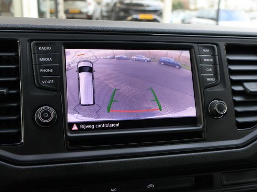 Volkswagen Crafter 35 2.0 TDI 140 PK L3H3 + WERKPLAATS INRICHTING + TREKHAAK 3000 KG | CAMERA | DAB | APPLE CARPLAY ActivLease financial lease