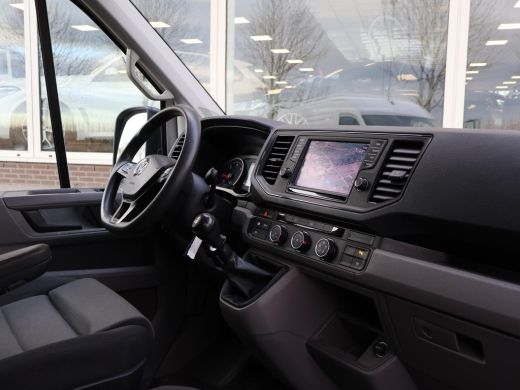Volkswagen Crafter 35 2.0 TDI 140 PK L3H3 + WERKPLAATS INRICHTING + TREKHAAK 3000 KG | CAMERA | DAB | APPLE CARPLAY ActivLease financial lease