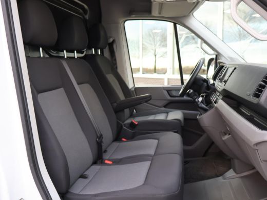 Volkswagen Crafter 35 2.0 TDI 140 PK L3H3 + WERKPLAATS INRICHTING + TREKHAAK 3000 KG | CAMERA | DAB | APPLE CARPLAY ActivLease financial lease