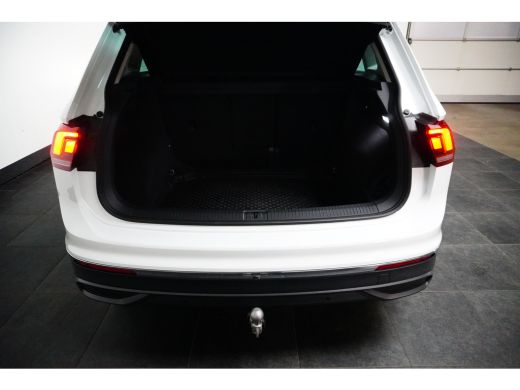 Volkswagen Tiguan 1.5 TSI 150PK DSG-7 Life + | TREKHAAK | CAMERA | NAVI BY APP | STOELVERW. ActivLease financial lease
