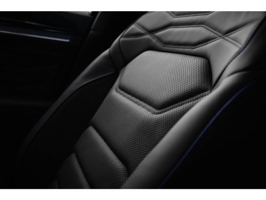 Volkswagen Touareg R |  Luchtvering | Head-updisplay | High-end geluidsysteem dynaudio ActivLease financial lease