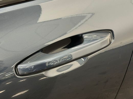 Volvo  V60 Volvo B3 R-Design | Achteruitrijcamera | Cruise control adaptief met Stop&Go en stuurhulp | Elekt... ActivLease financial lease