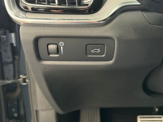 Volvo  V60 Volvo B3 R-Design | Achteruitrijcamera | Cruise control adaptief met Stop&Go en stuurhulp | Elekt... ActivLease financial lease