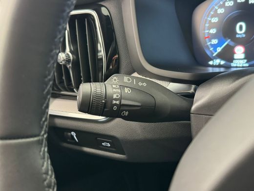 Volvo  V60 Volvo B3 R-Design | Achteruitrijcamera | Cruise control adaptief met Stop&Go en stuurhulp | Elekt... ActivLease financial lease