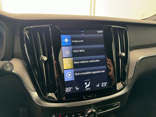 Volvo  V60 Volvo B3 R-Design | Achteruitrijcamera | Cruise control adaptief met Stop&Go en stuurhulp | Elekt... ActivLease financial lease