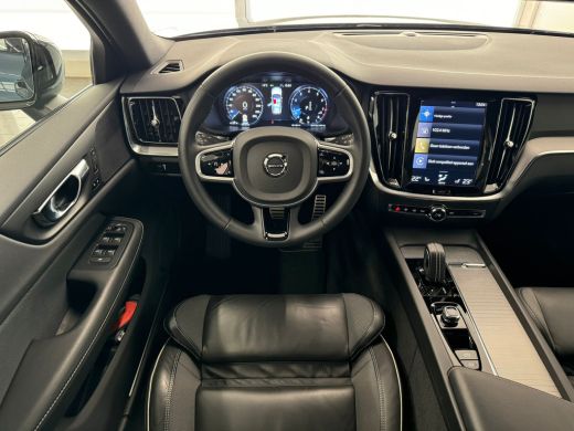 Volvo  V60 Volvo B3 R-Design | Achteruitrijcamera | Cruise control adaptief met Stop&Go en stuurhulp | Elekt... ActivLease financial lease