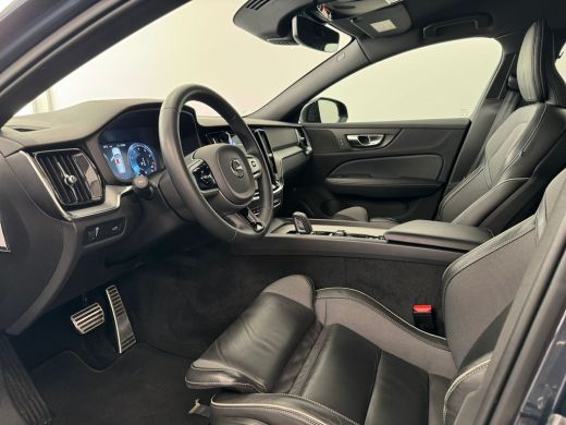 Volvo  V60 Volvo B3 R-Design | Achteruitrijcamera | Cruise control adaptief met Stop&Go en stuurhulp | Elekt... ActivLease financial lease