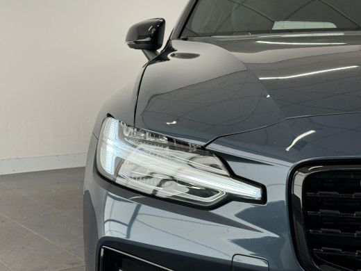 Volvo  V60 Volvo B3 R-Design | Achteruitrijcamera | Cruise control adaptief met Stop&Go en stuurhulp | Elekt... ActivLease financial lease
