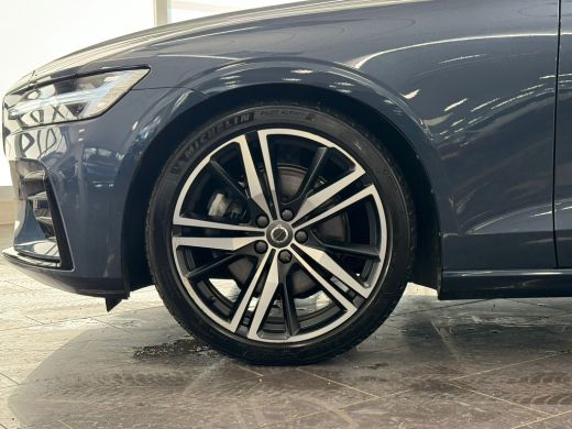 Volvo  V60 Volvo B3 R-Design | Achteruitrijcamera | Cruise control adaptief met Stop&Go en stuurhulp | Elekt... ActivLease financial lease