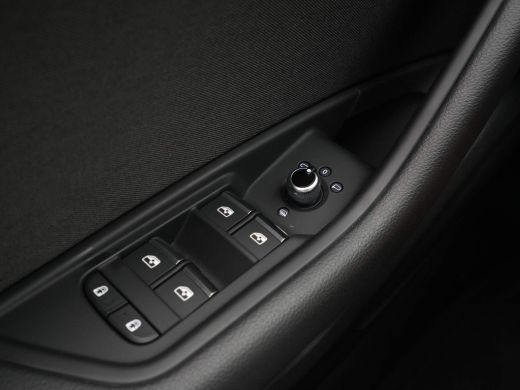 Audi A4 Avant 40 TFSI 190pk Advanced Edition Navigatie Camera Sportstoelen Cruise 82 ActivLease financial lease