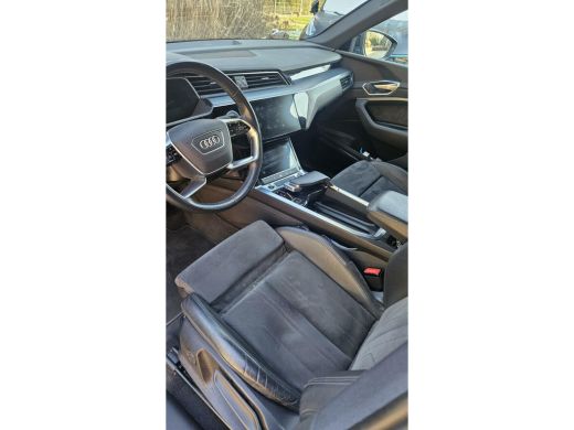 Audi e-tron Sportback 55 quattro Business edition 95 kWh Met zomer 21 inch en Wintervelgen 19 inch ActivLease financial lease