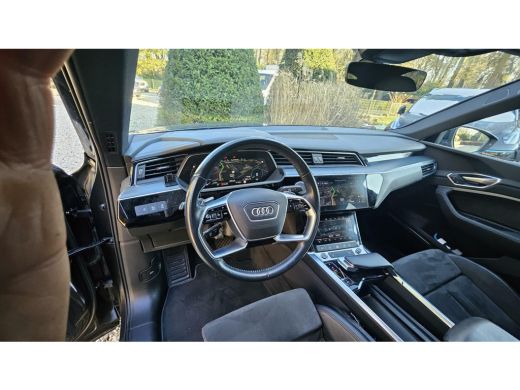 Audi e-tron Sportback 55 quattro Business edition 95 kWh Met zomer 21 inch en Wintervelgen 19 inch ActivLease financial lease