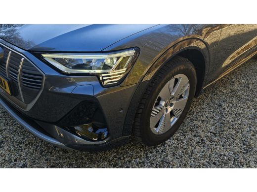 Audi e-tron Sportback 55 quattro Business edition 95 kWh Met zomer 21 inch en Wintervelgen 19 inch ActivLease financial lease